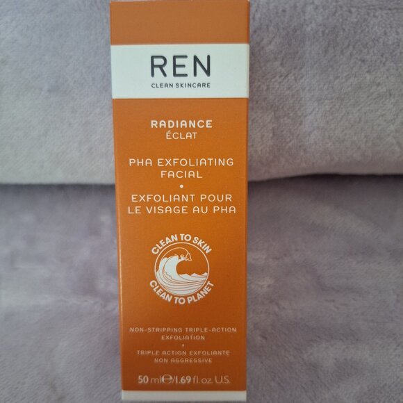 Ren Clean Skinecare - Pha Exfoliating Facial - Picture 1 of 2